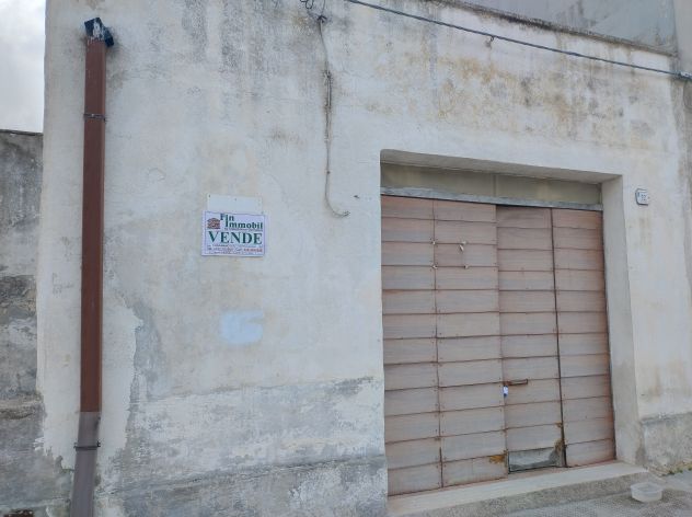 FinImmobil VENDE in Guagnano (LE) alla Via A. De Gasperi 32/34 casa+giardino - Foto 2