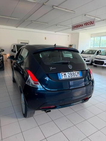 Lancia Ypsilon 1.2 69 CV 5P. Gold - Foto 3