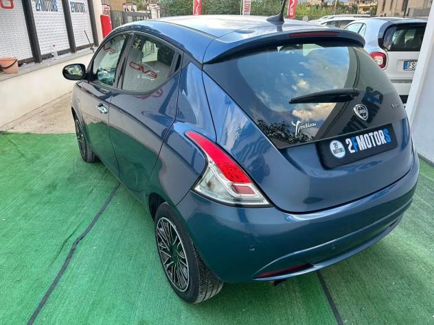 Lancia Ypsilon 1.0 FireFly 5 porte S&S Hybrid Silver - Foto 4