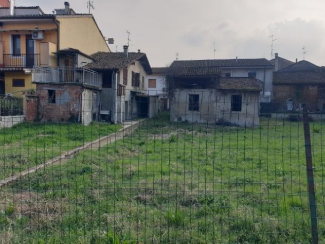 RUSTICO PIU' FABBRICATO CON AREA DI CIRCA 700 MQ - Foto 2