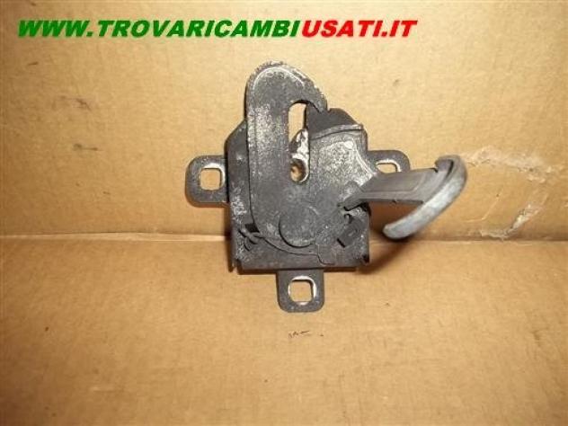 SERRATURA COFANO ANT. FIAT PUNTO (2Y/4C/3X)  Carrozzeria  Lamierati esterni  Cofano  Serratura cofano FIAT - GRANDE PUNTO - 01-09-2005 - 01-12-2011, F