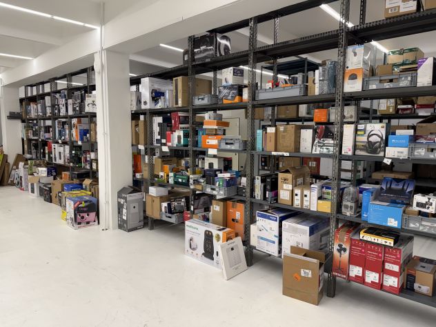 Stock prodotti, batterie, imballaggi, arredi e varie