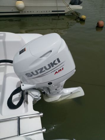 Gommone Predator 5,70 anno 2014 con motore 4t Suzuki 40 Ari - Foto 5
