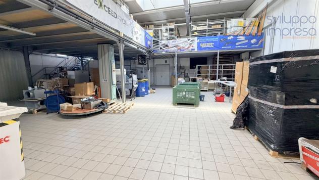 CAPANNONE CON PALAZZINA UFFICI IN AFFITTO A CAVENAGO DI BRIANZA - Foto 2