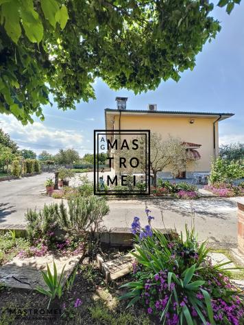 VILLA di 11 vani e di 300 mq (ALTOPASCIO) rif. 3442 - Foto 13