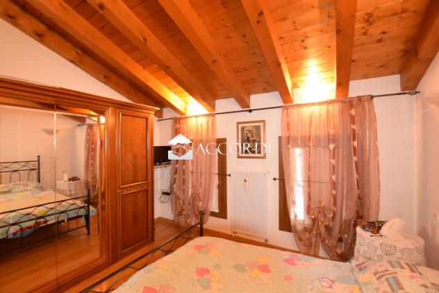 CASA INDIPENDENTE di 7 vani e di 250 mq (VIDOR) rif. DG179 - Foto 17