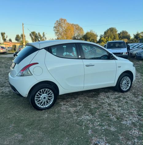 Lancia Ypsilon 0.9 TwinAir 85 CV 5 porte Metano Ecochic Gold - Foto 6