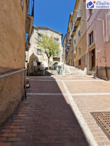 VENDESI INTERO FABBRICATO RISTRUTTURATO SU TRE LIVELLI ALLA PIAZZA DELL'OLMO - Foto 19