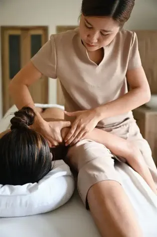 TEL-3242104050-RAGAZZA ORIENTALI MASSAGGI RILASSANTE DOLCE CARINA