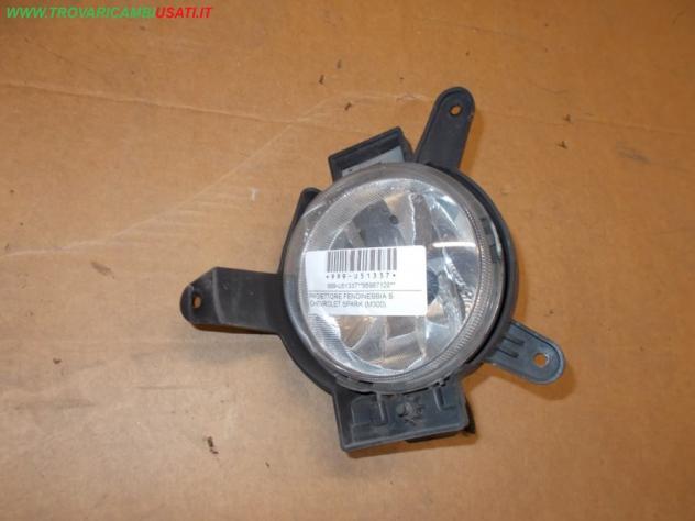 PROIETTORE FENDINEBBIA S. CHEVROLET SPARK (M300)  Parti elettriche  Fanaleria  Fendinebbia dx. CHEVROLET - SPARK - 01-01-2010 - 01-12-2015