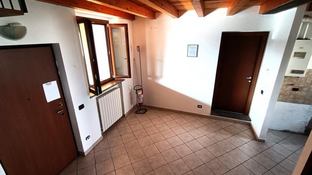 In Caratteristico casale ristrutturato, accattivante appartamento su due livelli con travi a vista. - Foto 14