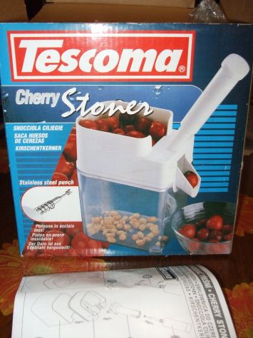 utensile Tescoma per snocciolare le ciliegie
