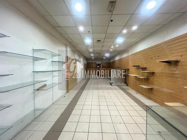 Negozio nel centro commerciale Padano