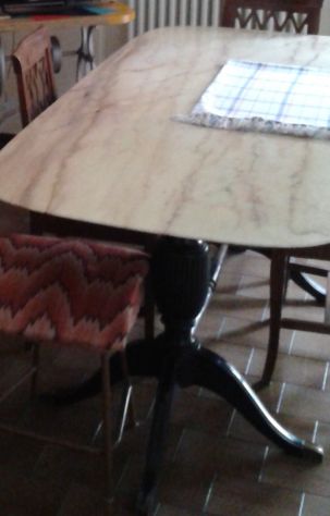 Credenza-Cristalliera anni 60 ben conservato + tavolo in marmo 6/8 posti con pie - Foto 3