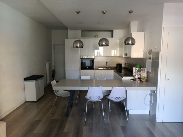 Arredamento completo appartamento moderno – cucina, camere, soggiorno - Foto 7