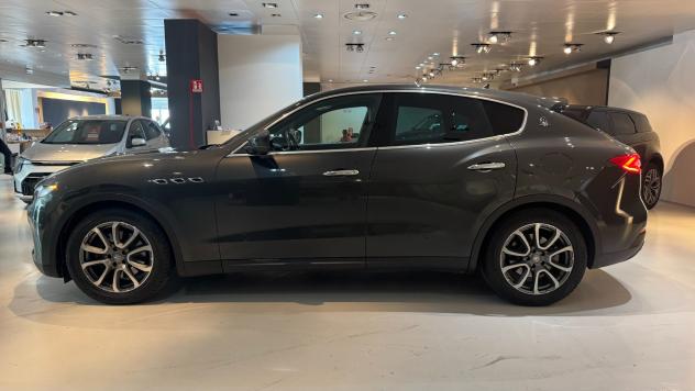 MASERATI LEVANTE 350CV 3.0B - 2018 - Foto 7