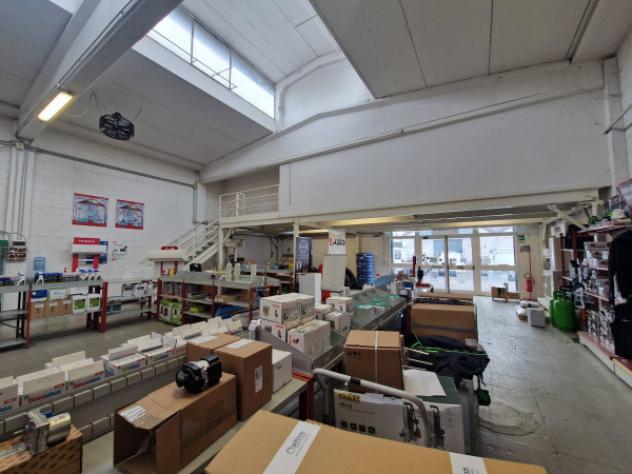 Immobile di 512 m² con 1 locale in affitto a Settimo Milanese - Foto 2