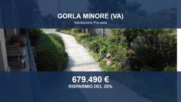 Immobile in asta di 479 m², box auto doppio in vendita a Gorla Minore