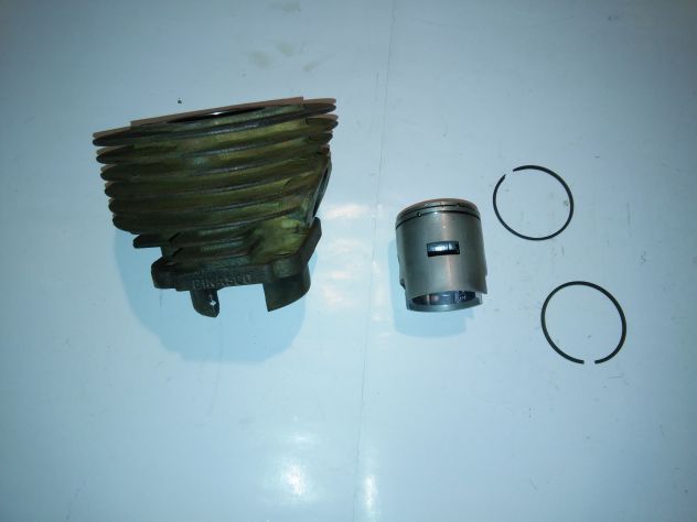 KIT CILINDRO E PISTONE PINASCO VESPA 50 – APE 50