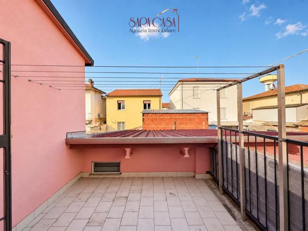 Casa bifamiliare con ampi servizi e corte esclusiva - Foto 6