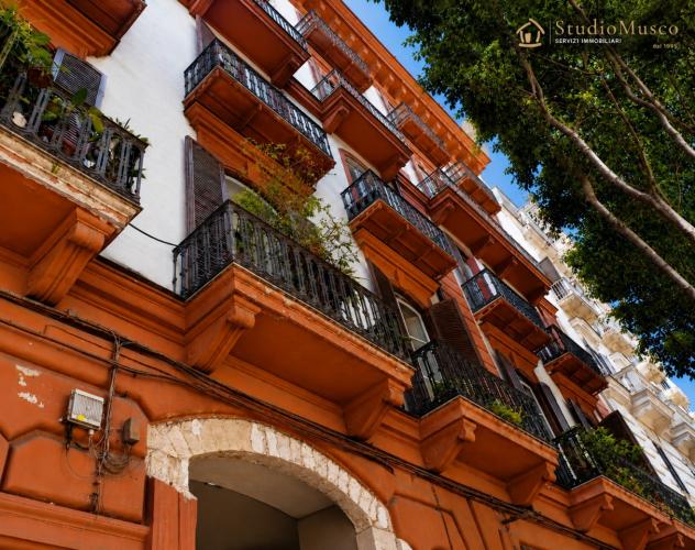 APPARTAMENTO di 10 vani e di 186 mq (NAPOLI) rif. NAVOGB - Foto 2