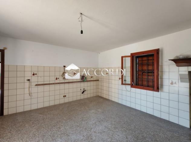 CASA INDIPENDENTE di 5 vani e di 450 mq (MUSSOLENTE) rif. BL068