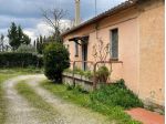 Appartamento da ristrutturare con annesso magazzino -- piano terra

In posi &hellip;