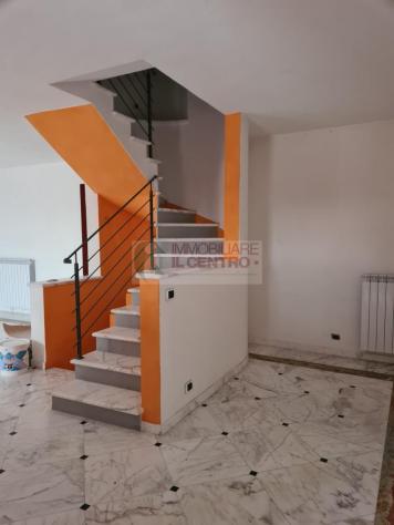 Semindipendente di ampia metratura con giardino privato e garage - Foto 8