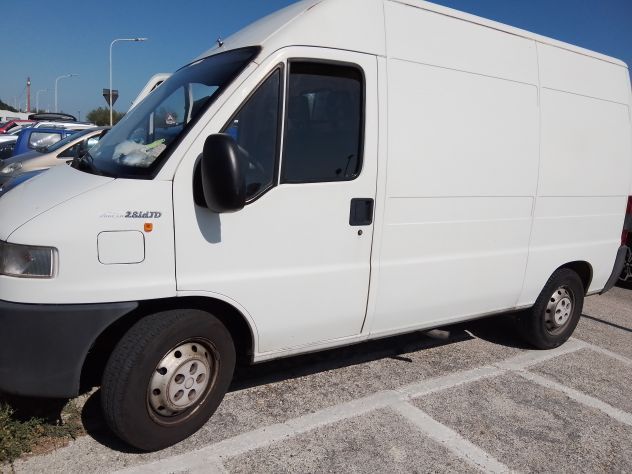 Coppia si offre per pulizie in Ancona