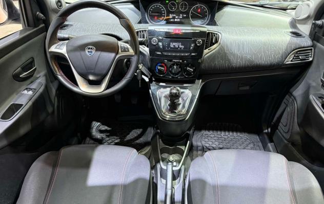 Lancia Ypsilon 1.2 69 CV london Paris - Foto 3