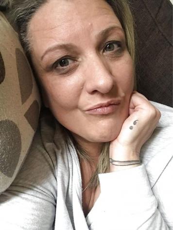 Sabrina, dopo il divorzio, non mi tiene più nessuno! Tel: