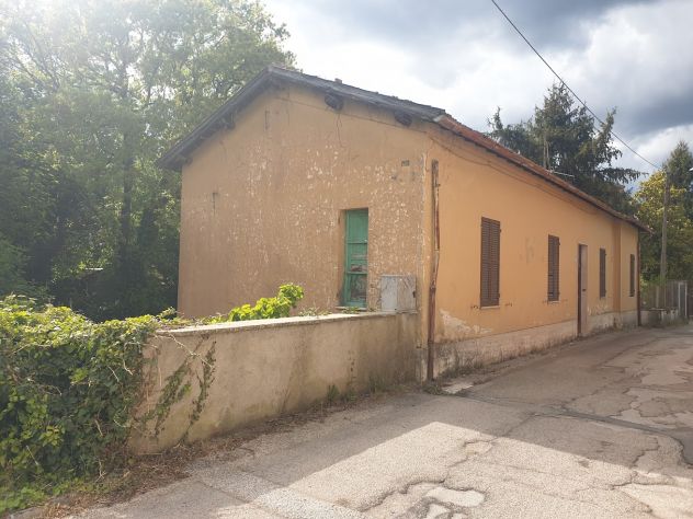 Casa indipendente da ristrutturare, con giardino - Foto 2