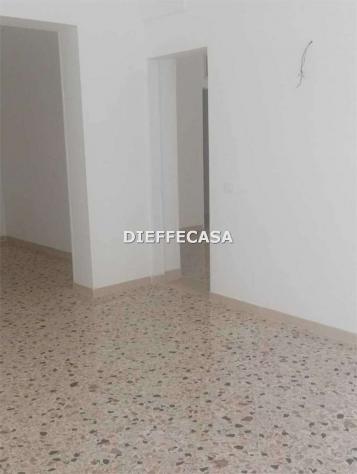 A2022 - In affitto Locale comm. in centro - Foto 4