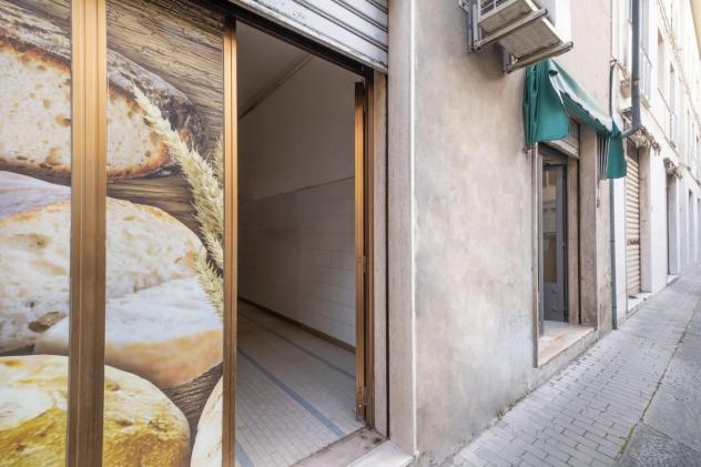 Locale comm.le/Fondo in affitto a Pontedera 85 mq Rif: 909343