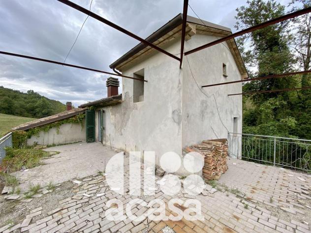 CASALE SEMI RISTRUTTURATO CON TERRENI - Foto 10