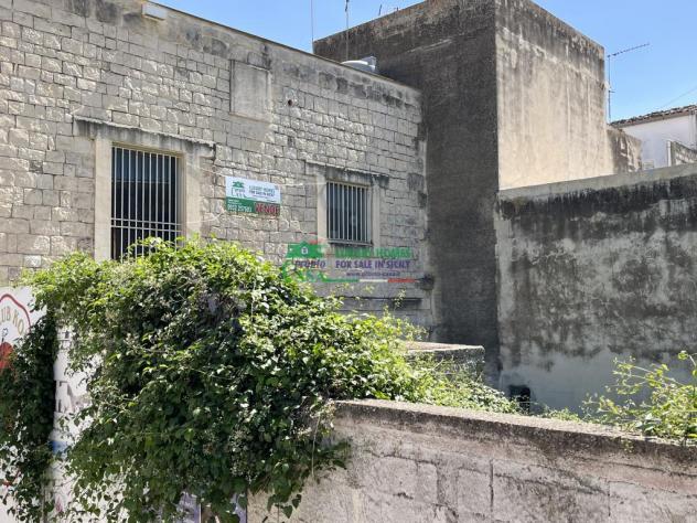 Vendesi Deposito/Magazzino in centro storico di Scicli