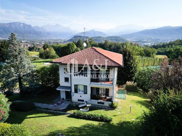 Casa indipendente in vendita a Barzago con giardino e vista Resegone
