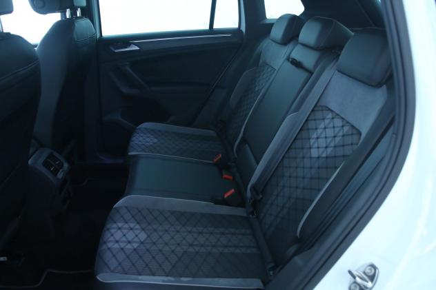 Volkswagen Tiguan 2.0 TDI SCR 150 cv R-Line DSG / Driver Assistance Pack - Climatronic - Cerchi 19" - Keyless Entry & Go - Fari LED Performance - Foto 8