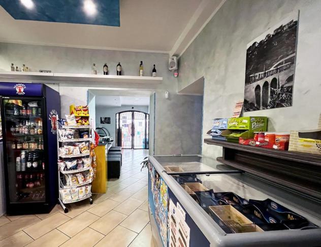 Locale Commerciale Due Vetrine su Strada Principale in Centro Storico - Foto 14