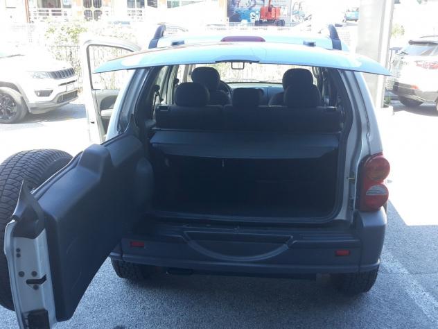 Jeep Cherokee SPORT - Foto 9