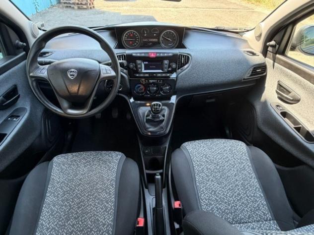 Lancia Ypsilon 1.0 hybrid neopatentati - Foto 6