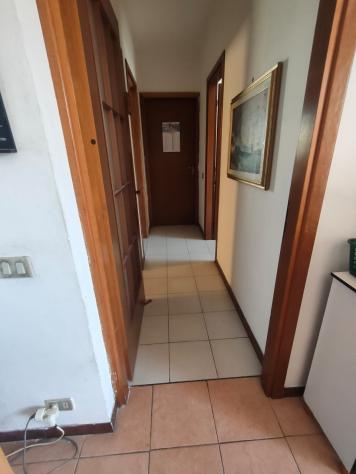 Viareggio, prima periferia, vendesi appartamento al 2 ed ultimo piano senza ascensore cosi composto: ingresso in sala con angolo cottura, piccolo terr - Foto 7