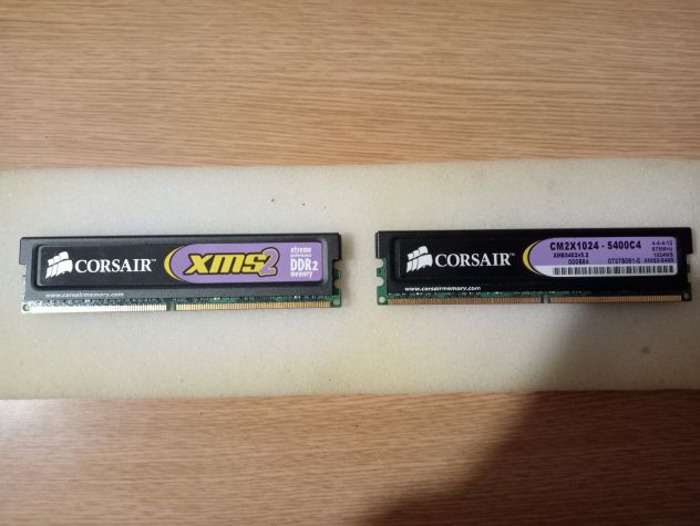 Corsair 1024 MB KIT DDR2 675 MHz 240 DIMM (TWIN2X1024A-5400UL)
