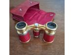 Binocolo vintage da teatro con rivestimento in pelle di coccodrillo.