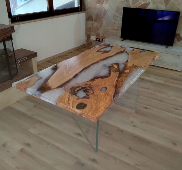 Tavolo in legno e resina - Foto 2