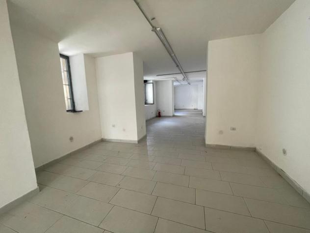 1 Vetrina in affitto a Caserta - Foto 2