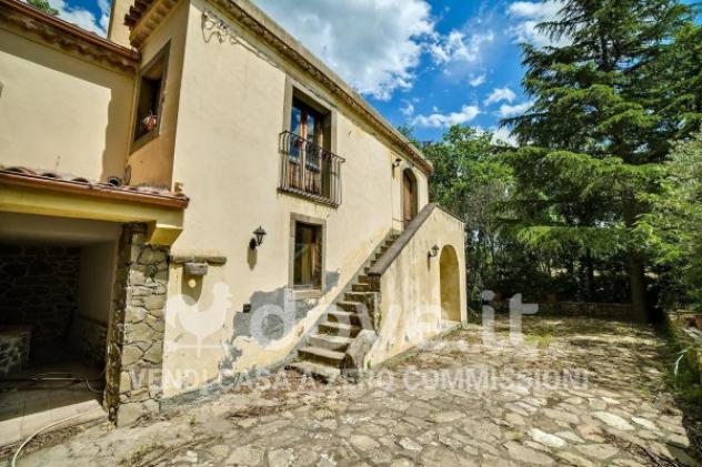 Rustico / Casale di 250 m² con 5 locali e posto auto in vendita a Francavilla di Sicilia - Foto 2