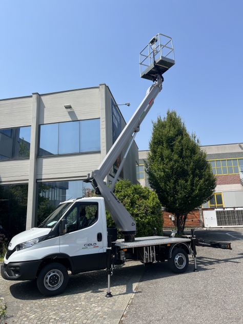 CELA 20T Essential– Piattaforma Aerea Autocarrata Telescopica 20 Metri Patente B - Foto 4