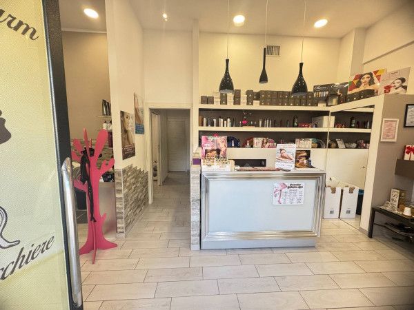 BUFALOTTA - POSTAZIONE PER NUTRIZIONISTA, MASSAGGIATRICE, ESTETISTA - Foto 4
