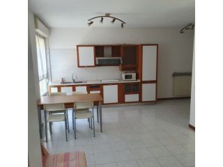 ampio monolocale arredato